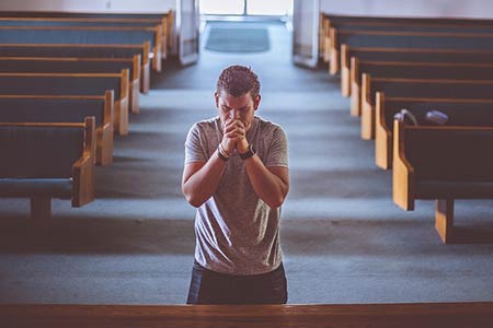 Praying - Polska Parafia Londyn